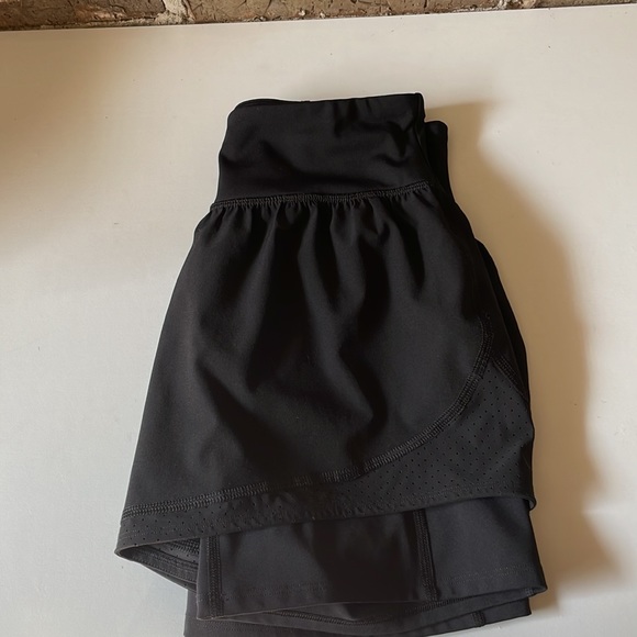 Spanx Get Moving Shorts - Picture 5 of 8